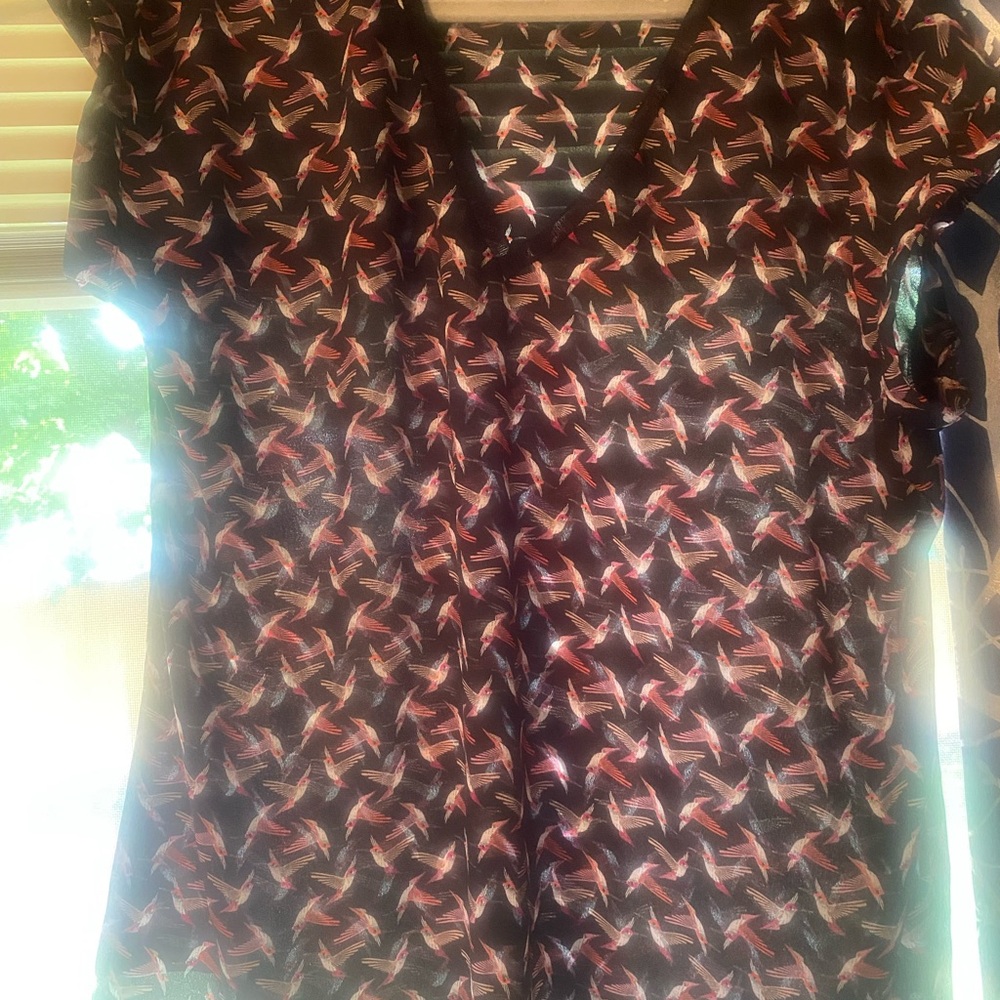 Patterned V-Neck Blouse - Picture 3 of 3